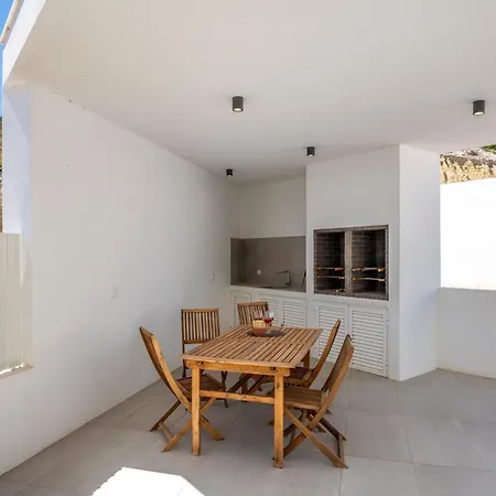 Dominica アルブフェイラ