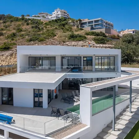 Dominica アルブフェイラ